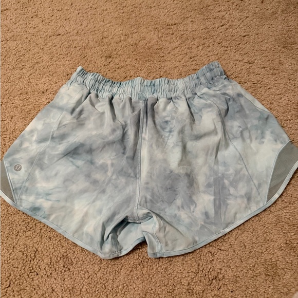 Lululemon Hotty Hot 4” Light Blue Tie-Dye Shorts - Picture 3 of 5